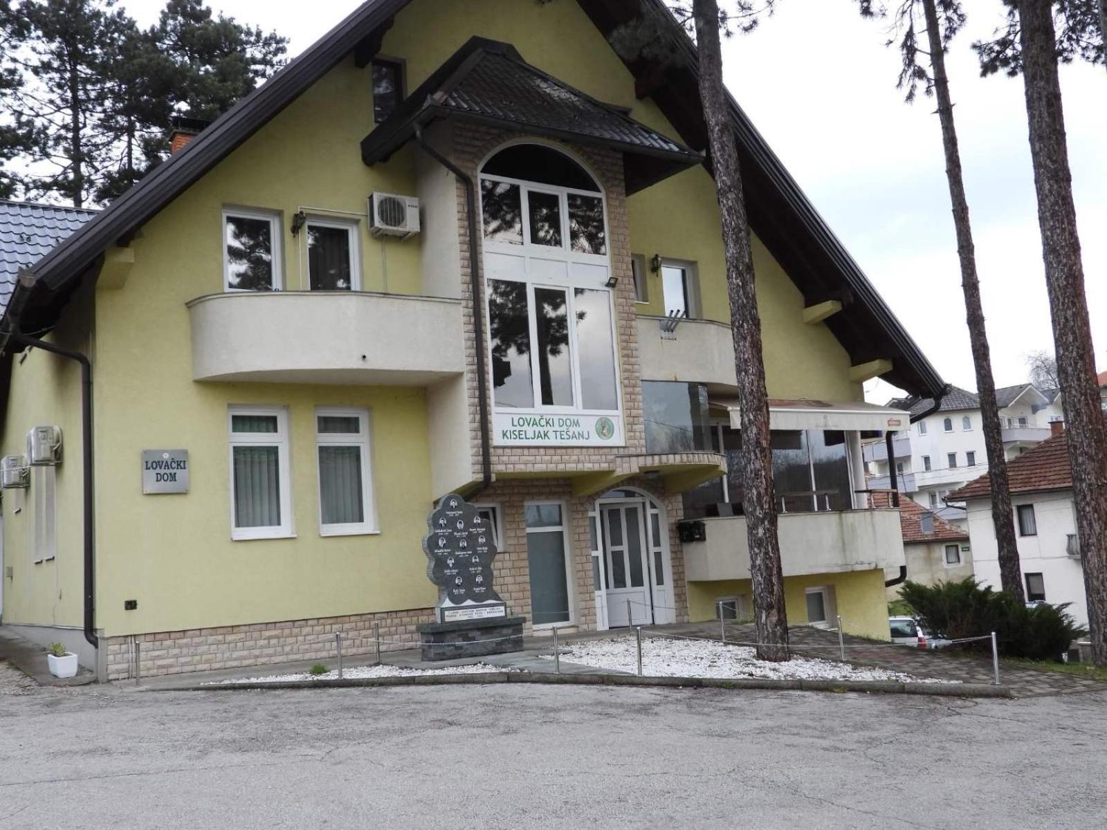 Restoran&Motel And Apartmants Lovacka Prica Tesanj Exterior foto